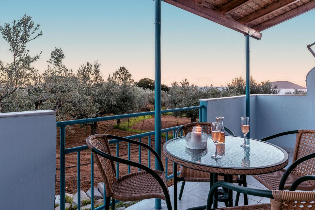 Secret Summer Havens - Perfectly Secluded Getaways Vasilítsion Екстериор снимка